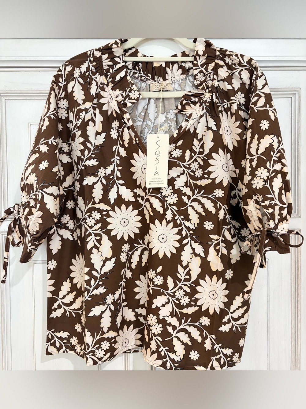 NWT ONE SIZE Sofia Brown & Cream Floral Tie-Sleeve V-Neck Blouse